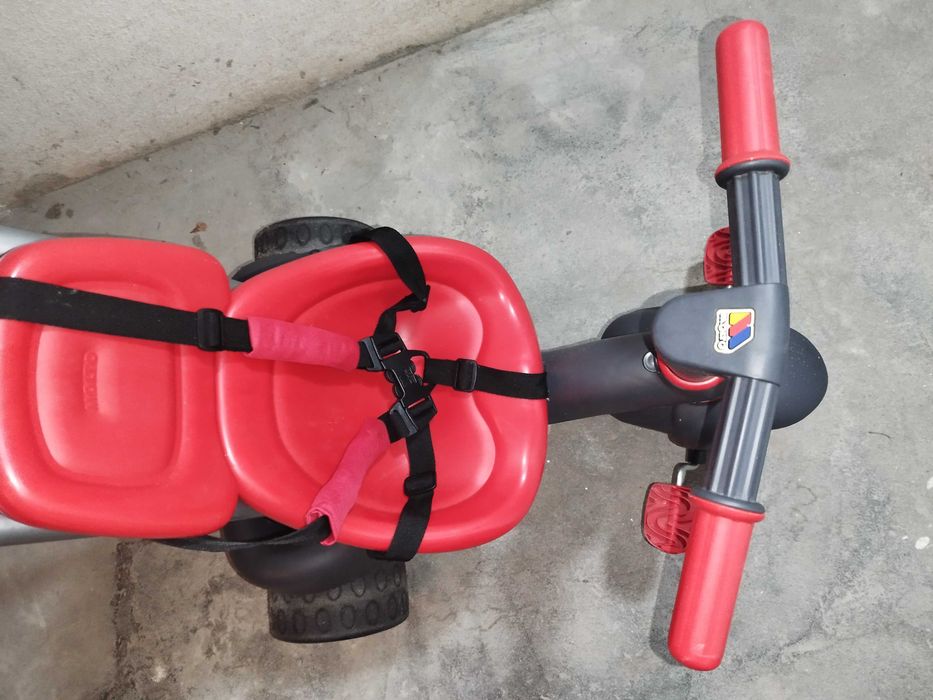 Triciclo vermelho