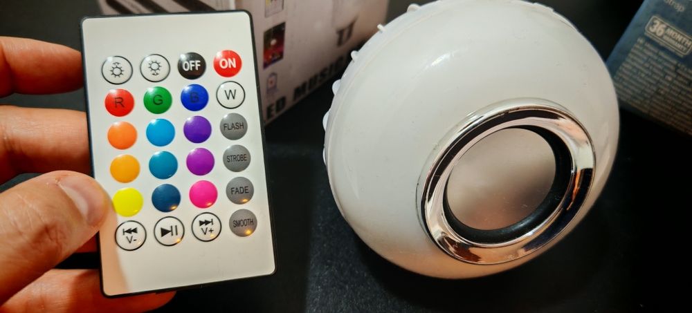 Lâmpada com coluna Bluetooth