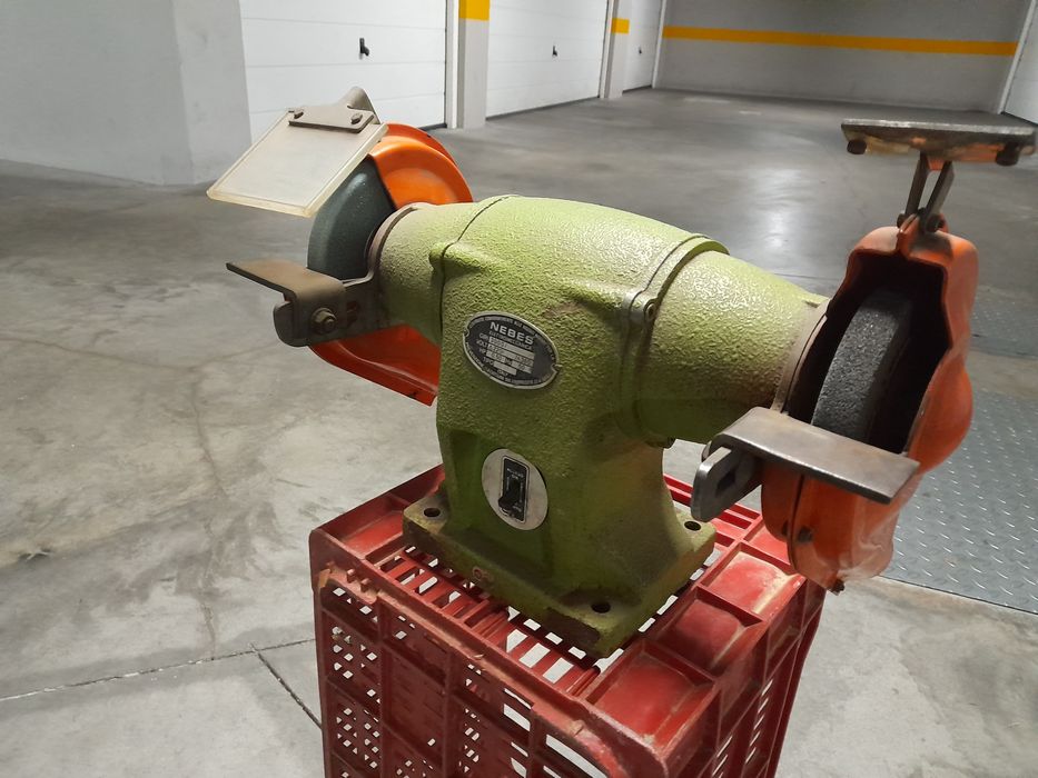 Máquina de Afiar Ferramentas Industriais com Motor Elétrico NEBES 0.5