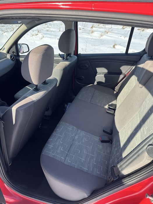 Dacia Sandero 2012 року випуску, рідна фарба