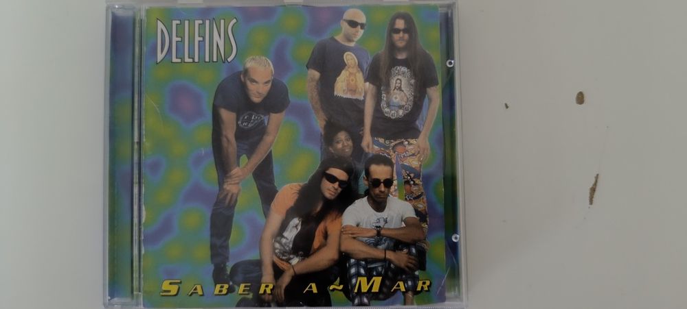 Dolphin CD Case. Damaged CD426289904464046083
