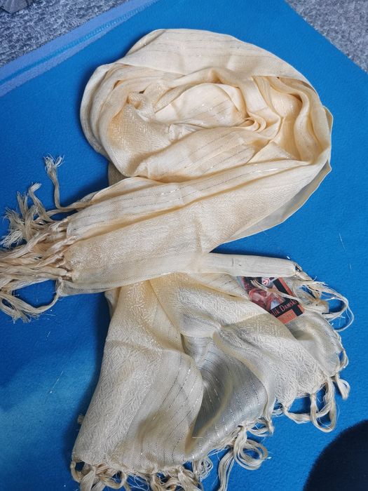 Szal ze srebrną nitką