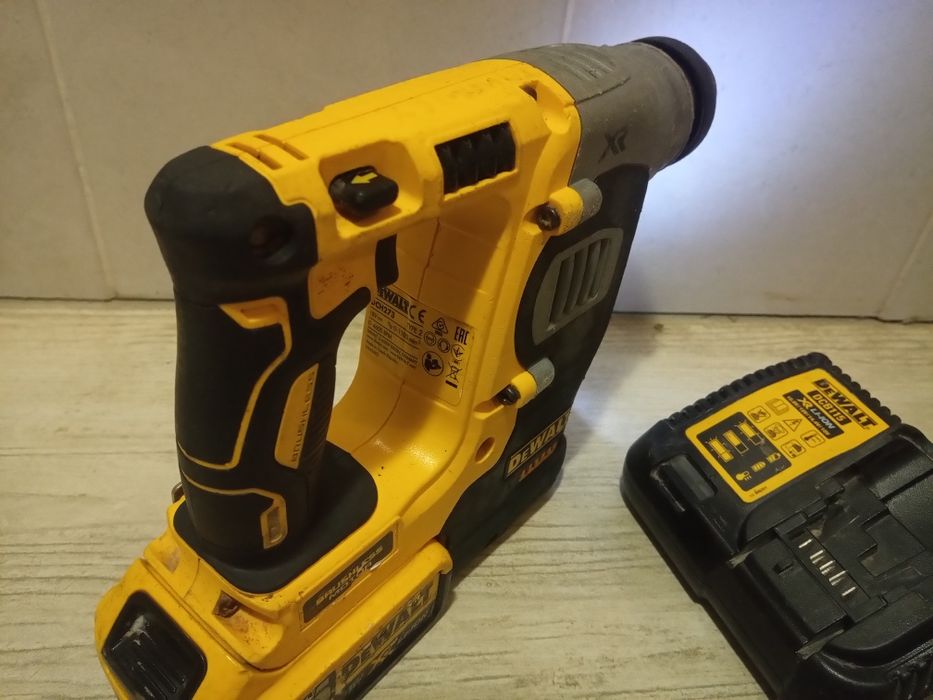 DeWalt DCH 273 młotowiertarka akumulatorowa , Aku 5ah, ładowarka