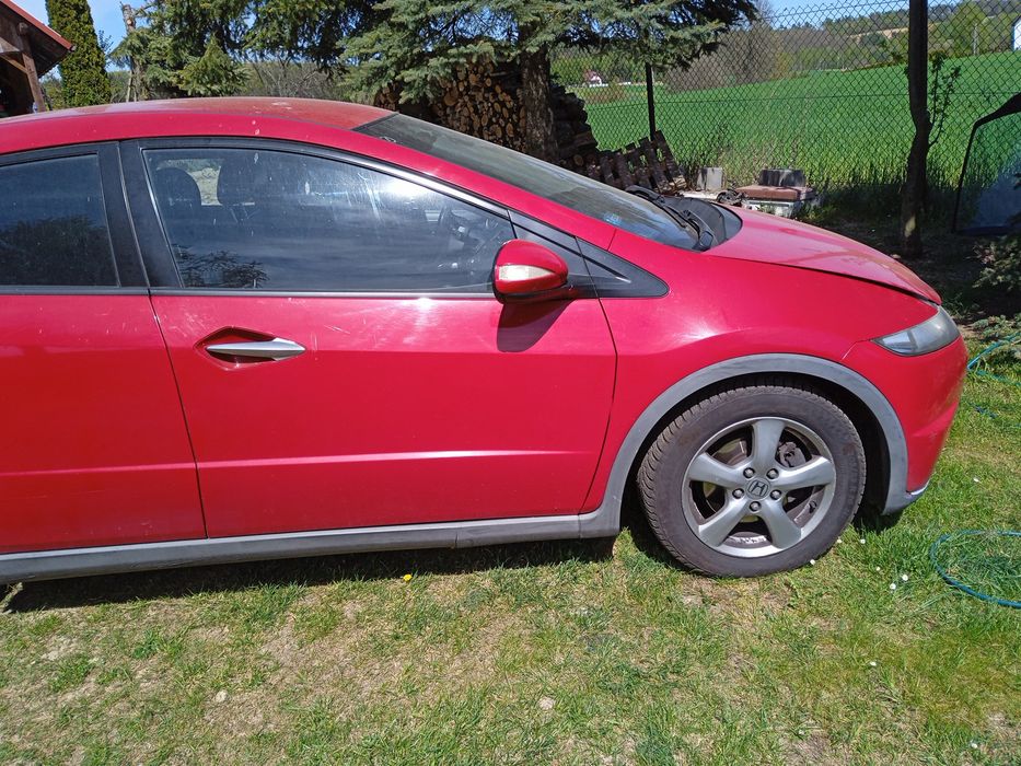 Drzwi Honda Civic VIII Ufo prawy przód R81