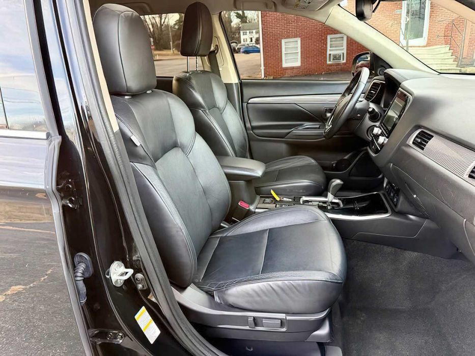 Mitsubishi Outlander SEL      2020