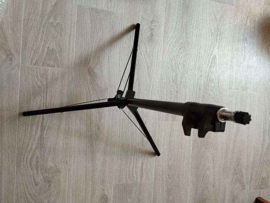 Штатив для камери