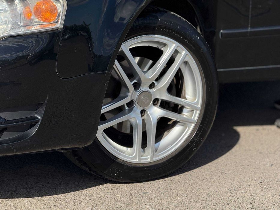 AvtoReal  Audi A4 B7 2005