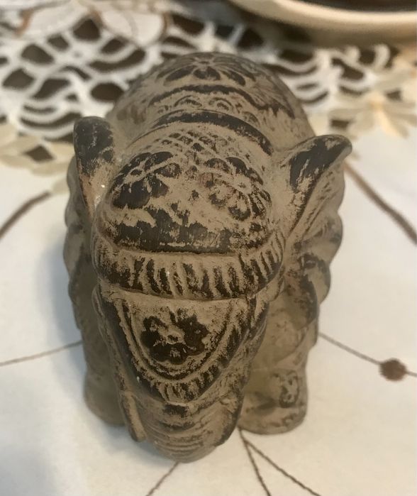 Słoń słonik figurka ozdobny ceramiczny gliniany orientalny