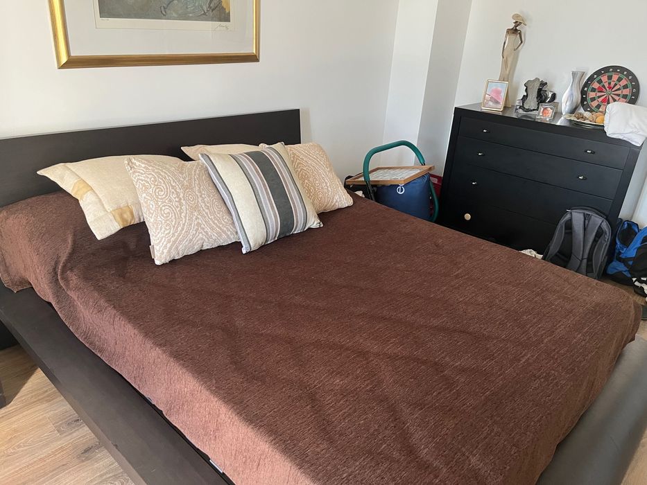 Móvel de quarto em bom estado de uso