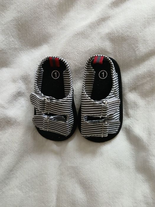 Sandałki niemowlęce niechodki. Wkładka 11 cm.