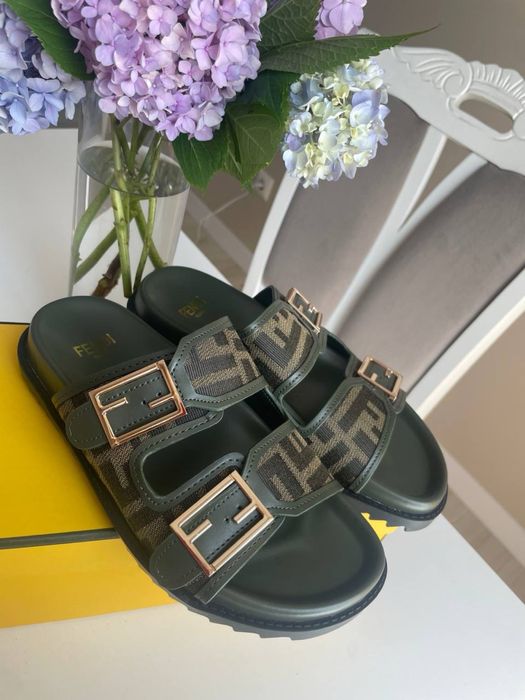 Шлепки Fendi (босоніжки, сандалі, тапки, взуття літнє, пляжні)