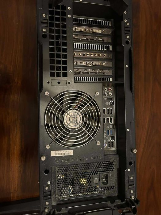 Komputer chłodzony płynem