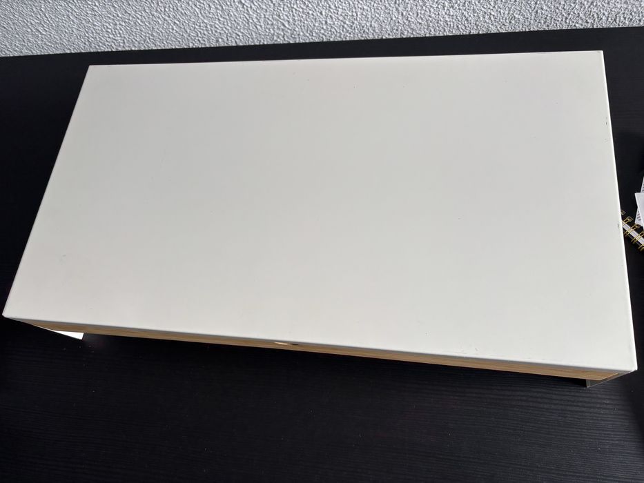 Mesinha de apoio para monitor