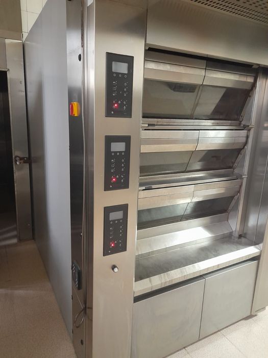 Forno ramalhos - 3 lares - Semi Novo / 43 tabuleiros e 3 carros