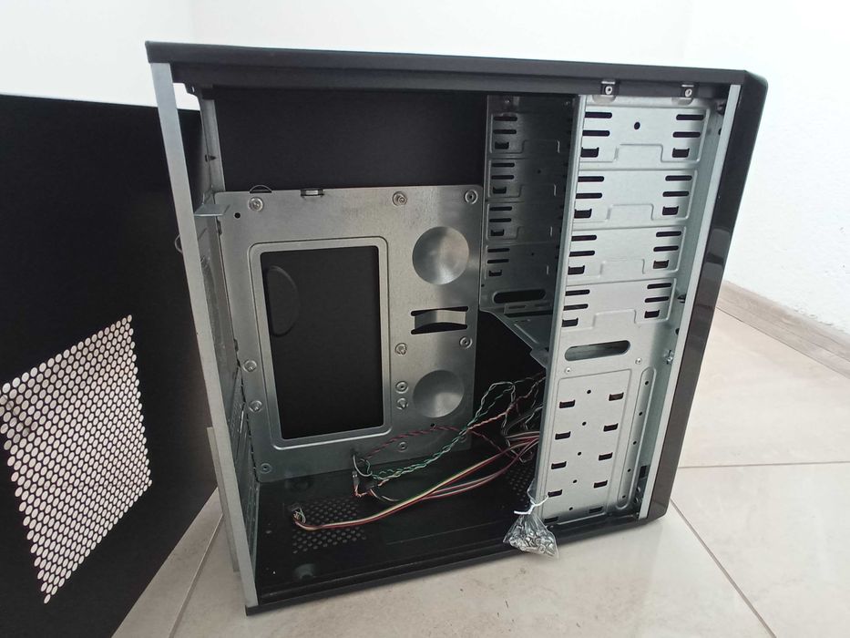 Корпус для ПК ATX Delux
