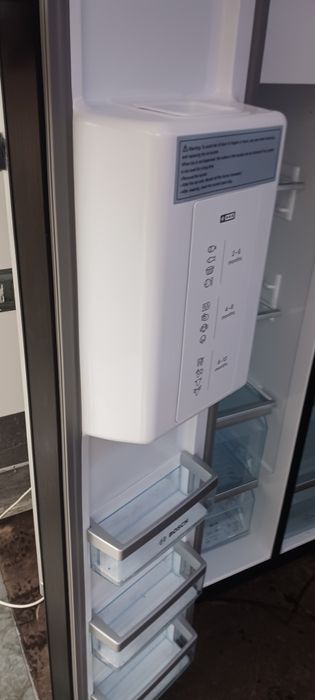 Lodówka Bosch side by side czarne szkło możliwość transportu