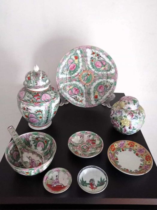 Conjunto de peças de porcelana oriental