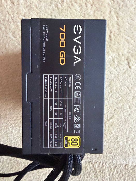 Fonte de Alimentação Pc EVGA 700 GD 700W 80 Plus Gold