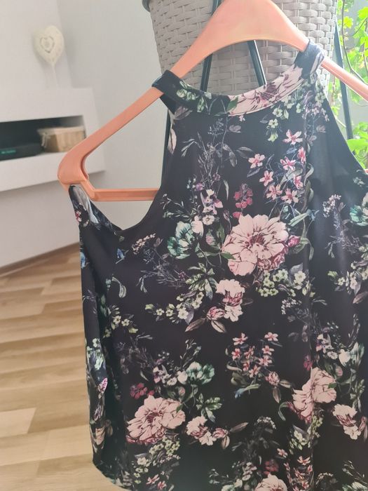 Bluzka odkryte ramiona wiązana na szyji