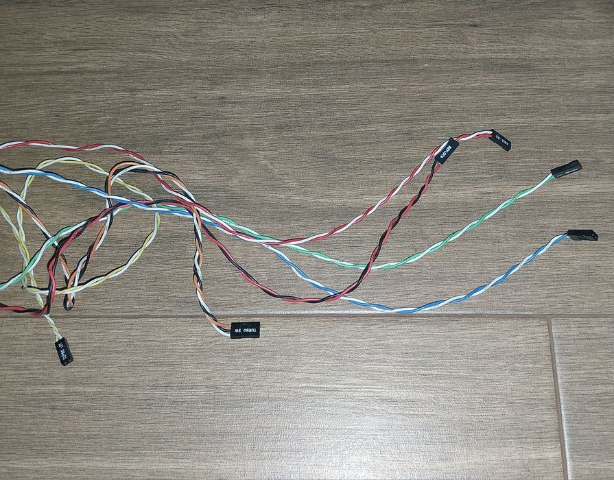 Display para PCs antigos com leds e botão turbo