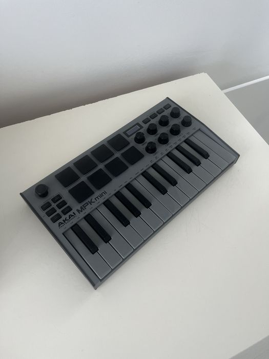 AKAI MPKmini special edition grey