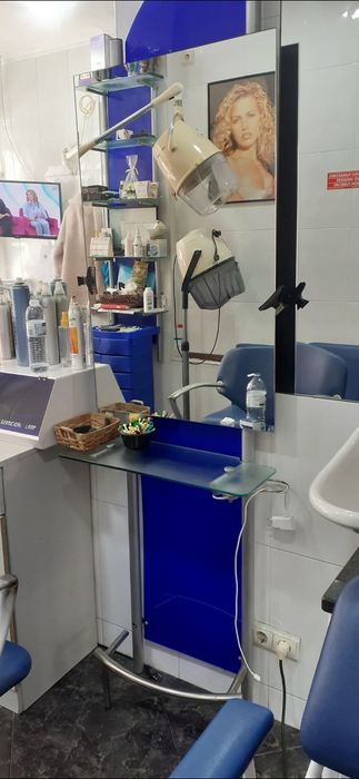 Bancada  para cabeleireiro com cadeira