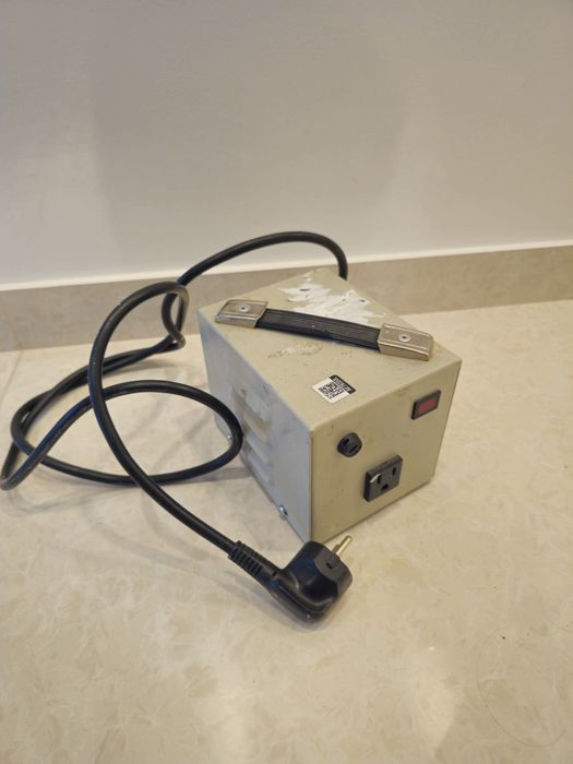2kW, 0.8 kW Трансформатор 220/110v
