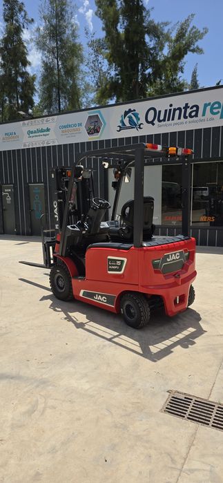Empilhador JAC 15 L eléctrico