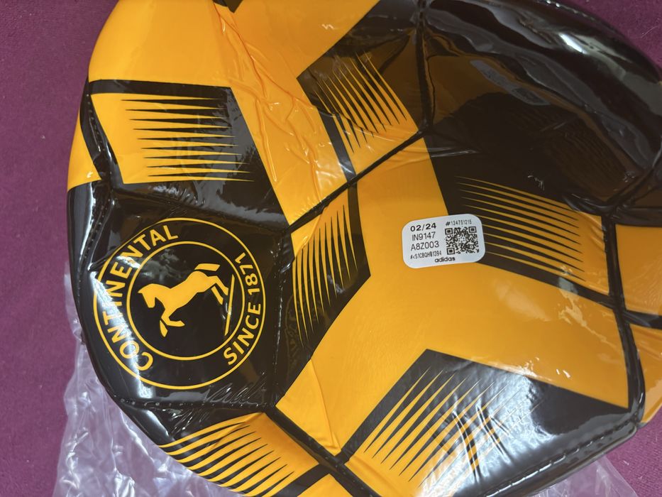 Футбольный мяч adidas/continental
