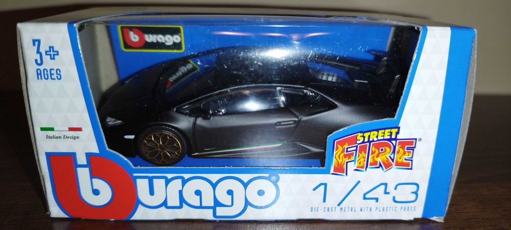 Bburago Street Fire Lamborghini Huracan Performante Black, skala 1:43.