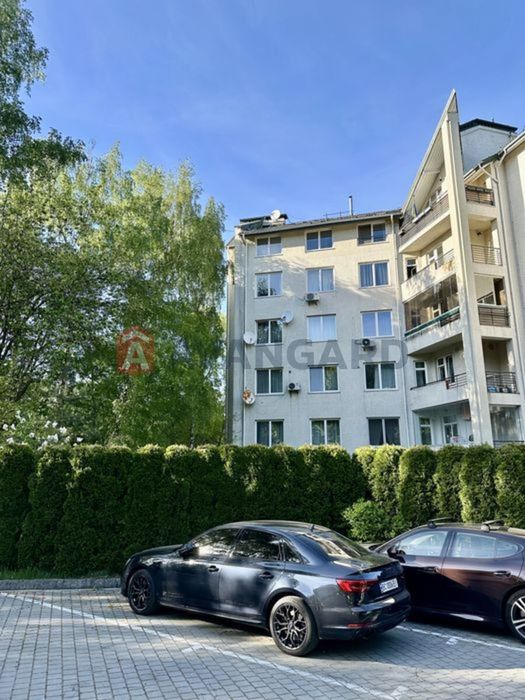Простора елітна квартира 154 м² у парковій зоні Погулянки