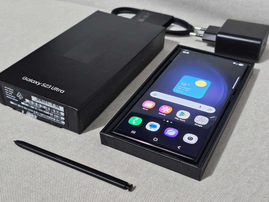 Samsung S23 Ultra 256gb.  Muito bom