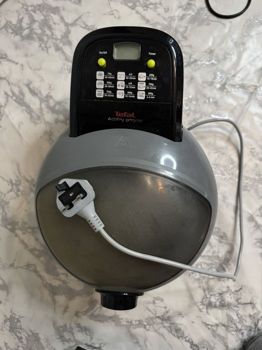 Продам мультипіч Tefal ActiFry Original у хорошому стані.