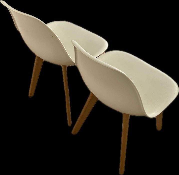 Cadeiras modernas em creme