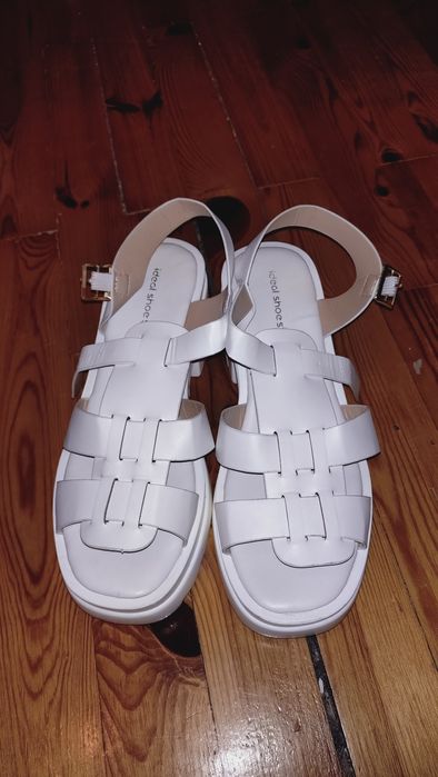 Nowe piękne sandały