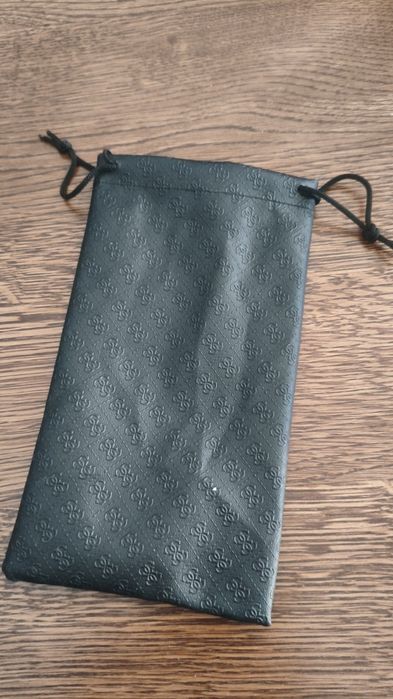 Pokrowiec na okulary GUESS / Etui na okulary GUESS