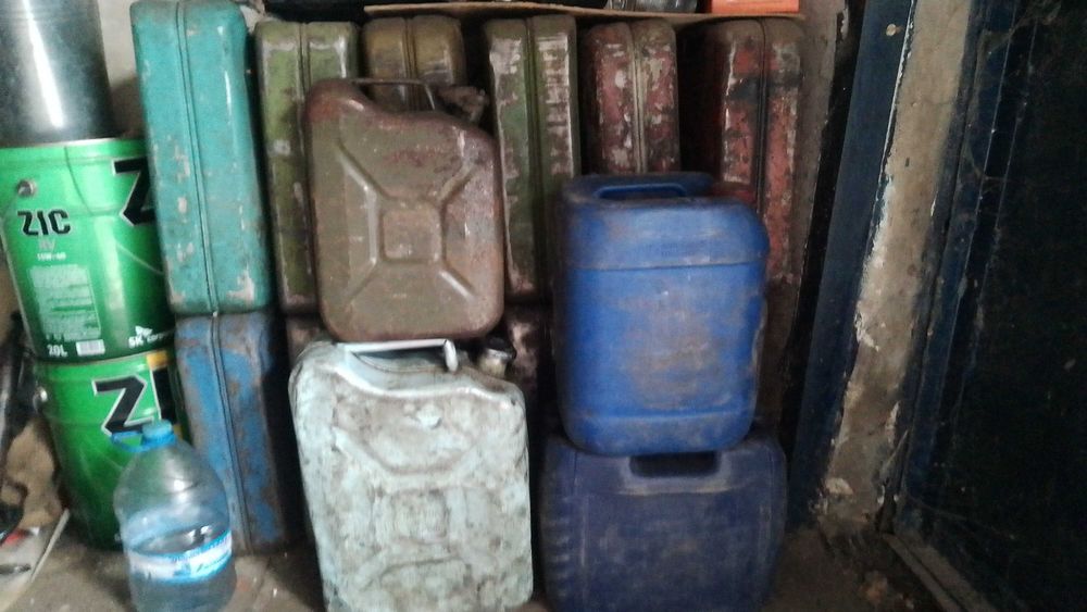 Продам канистры б/у