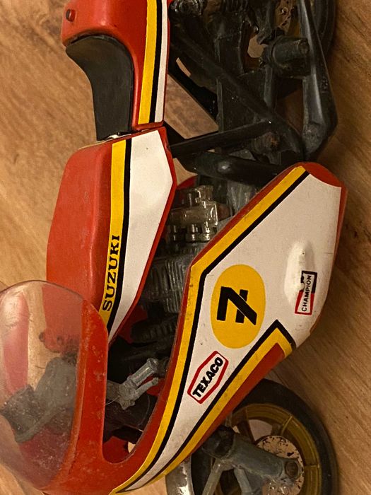 Miniatura de Mota Vintage Suzuki GP a dois tempos