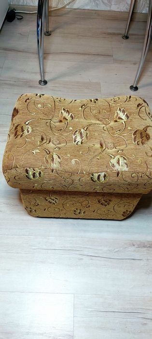 Пуф з нішею для речей