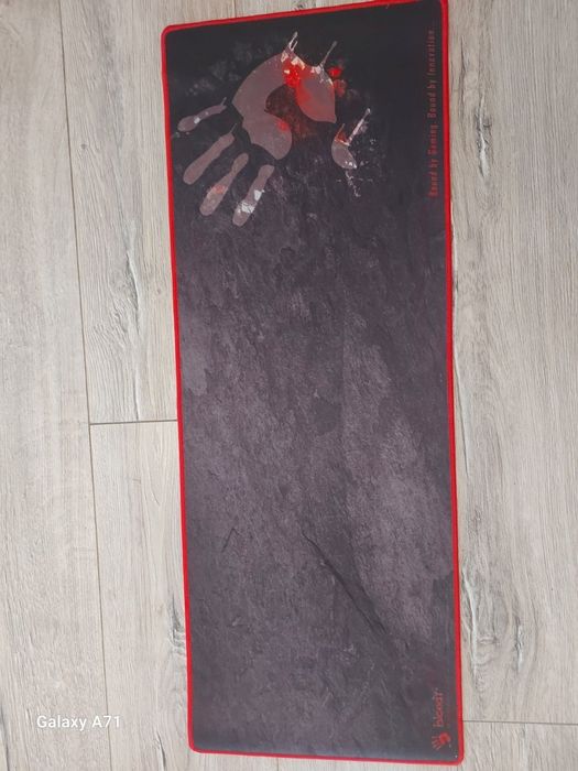 Sprzedam  podkładkę pod klawiaturę i myszkę X-Thin Gaming MousePAD