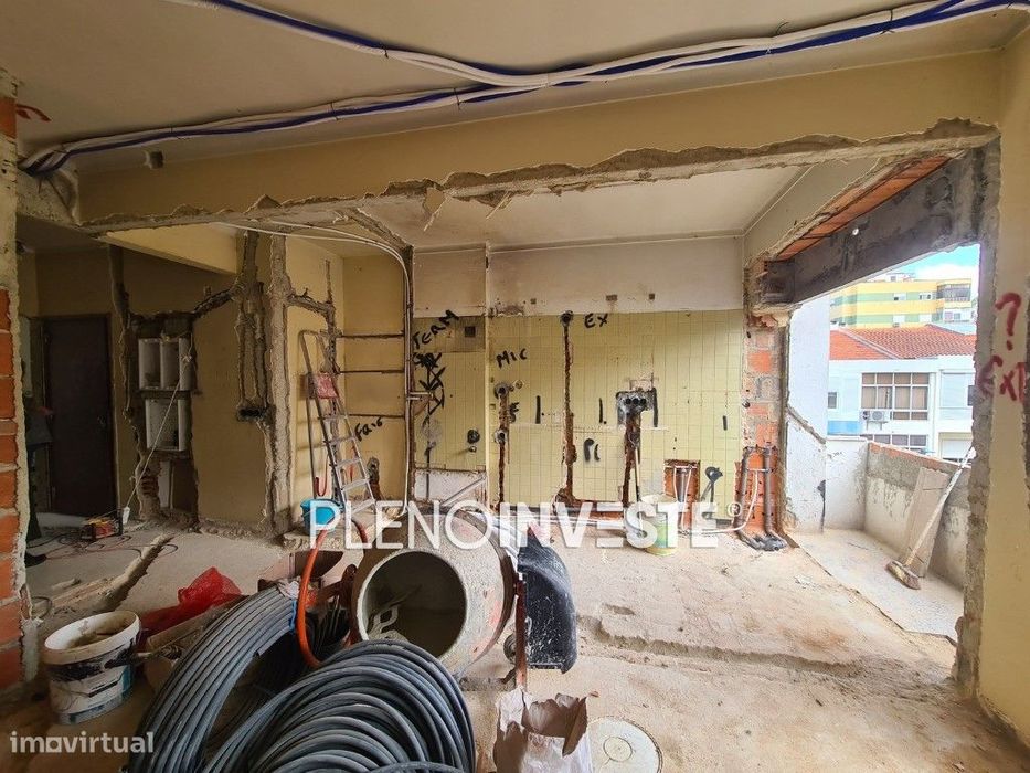 T2 Totalmente Remodelado com Varanda nas Paivas