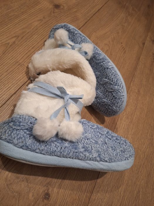 Nowe kapcie domowe 38