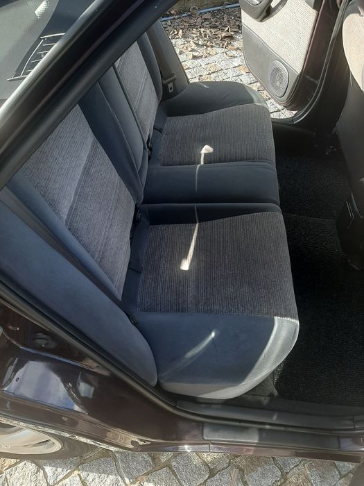 CARINA  E  1600 toyota