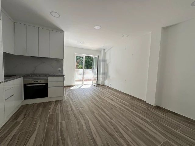 Vendo apartamento T1 + arrumos