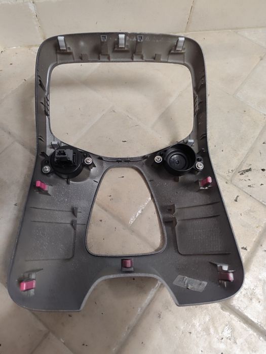 Moldura radio Peugeot 108 Citroen C1 Toyota Aygo