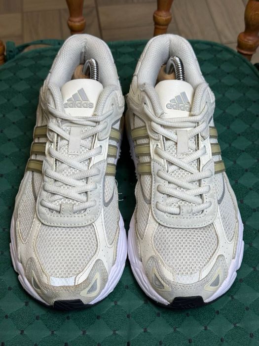 Оригінальні кросівки “Adidas Response CL”