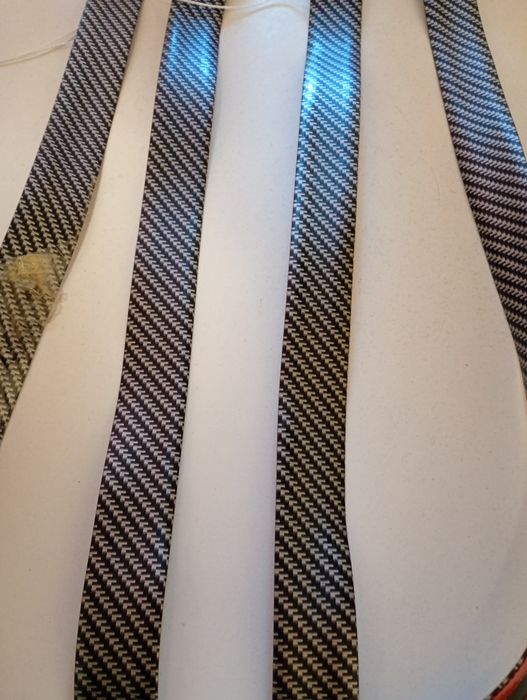 Карбонові стрічка на авто