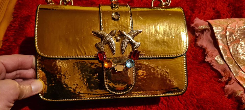 Złota torebka Pinko