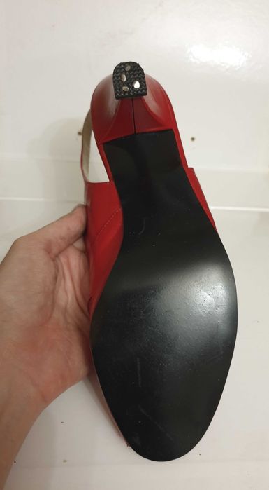 Вінтажні шкіряні червоні босоніжки р. 38 Нові