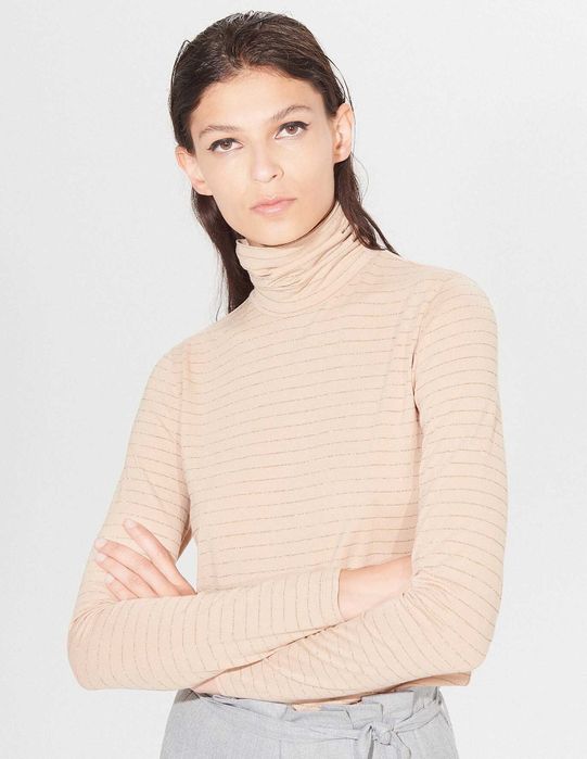 Bluzka z golfem beżowa Mohito